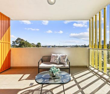 Immaculate Air-Conditioned Two-Bedroom Apartment with Two Bathrooms... - Photo 1