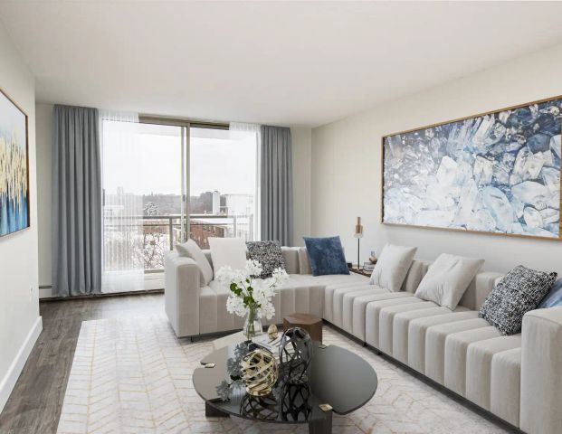 33 Richmond Street W — 2 Bedroom - Photo 1