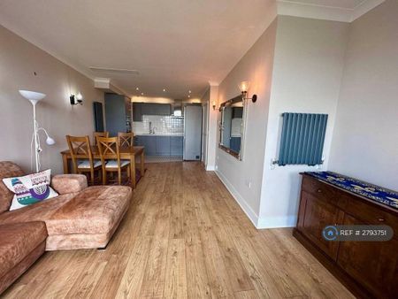 2 bedroom flat to rent - Photo 2