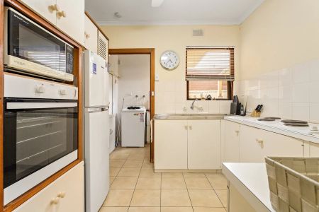 Coastal Convenience Close to the Beach - Photo 5