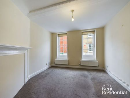 3 bed flat to rent in The Precinct, Rochester, ME1 - Photo 3