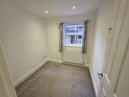 3 bedroom flat to rent - Photo 4