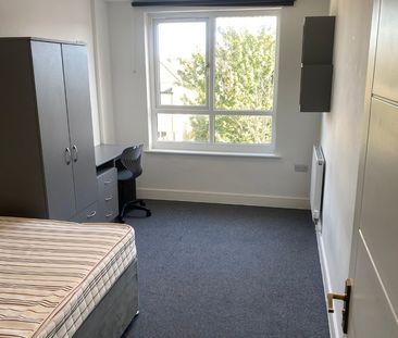 2 Bed Flat, Phoenix Place, BS16 - Photo 2