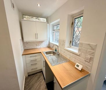 3 bedroom end of terrace house to rent - Photo 2