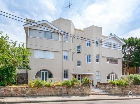 Sunny and private one bedroom garden apartment - Photo 5