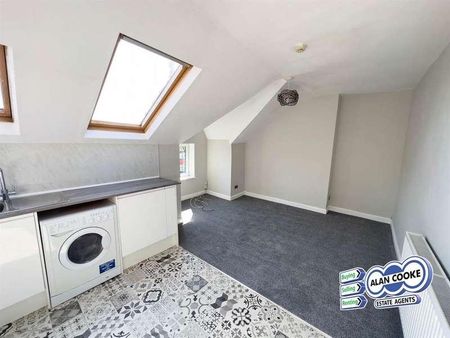 Hollyshaw Lane, Crossgates, LS15 - Photo 3