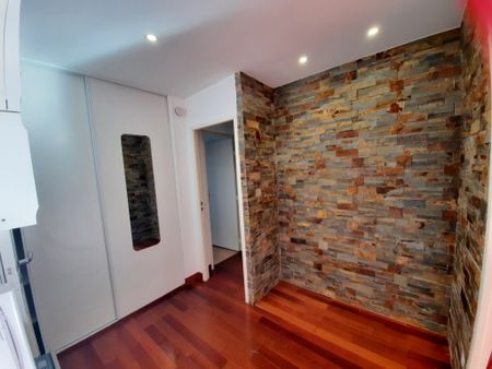 Location Appartement 3 pièces 64m² MARSEILLE 8ème - Photo 3