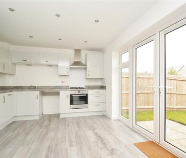 3 bedroom semi-detached house to rent - Photo 2
