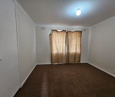 Spacious Family Home in Prime Hoppers Crossing Location - Photo 5