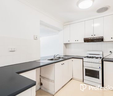 Spacious 3-Bedroom Home Opposite Park - Photo 6