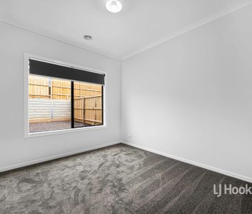 25 Winfred Drive, Mambourin VIC, Belconnen - Photo 6