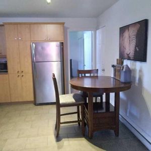 Bel appartement 3 1/2 au sous-sol - Photo 2