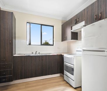 Perfectly located close to Lake Foreshore, Beach and Shopping Centre! - Photo 3