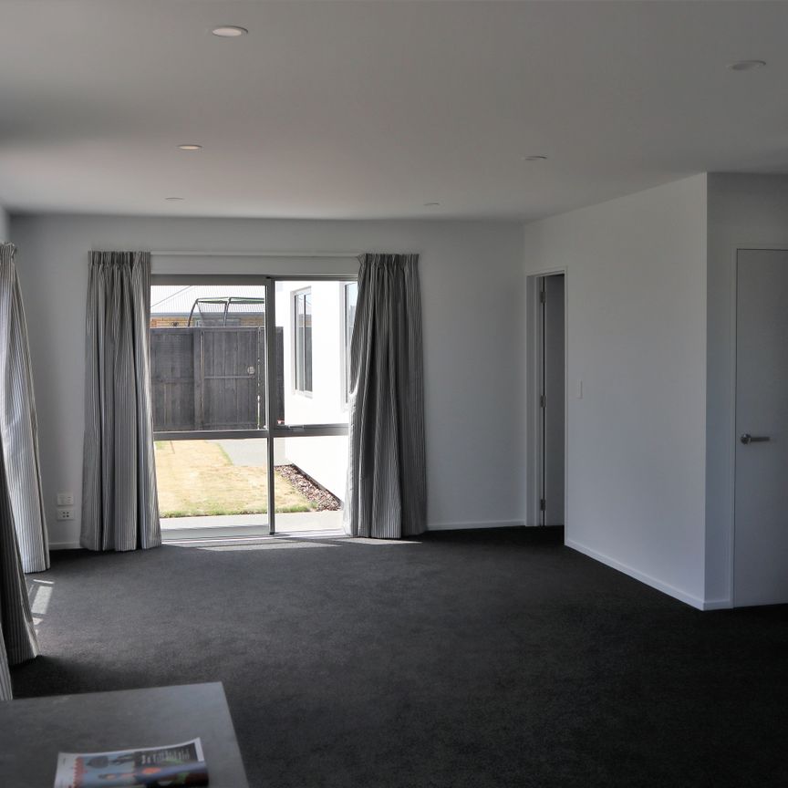 Three bedroom property - Photo 1