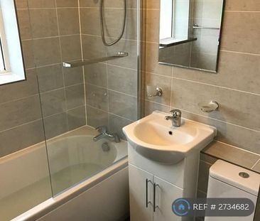 3 bedroom semi-detached house to rent - Photo 6