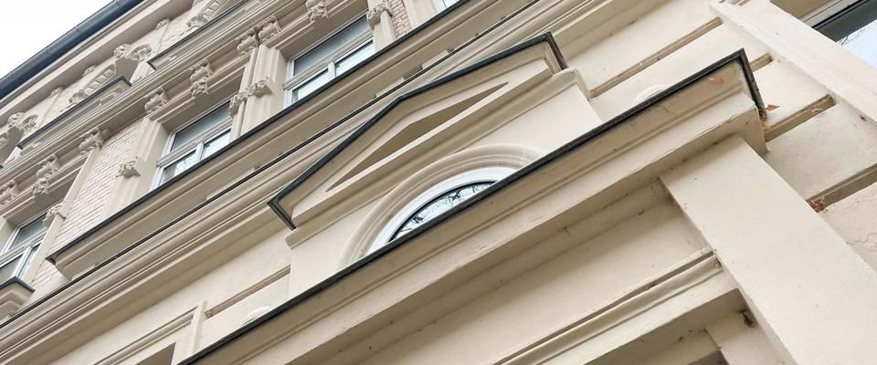 Dachgeschoss mit Sichtbalken! 2-Zimmer-Wohnung in der südlichen Innenstadt - Photo 1