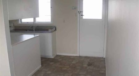 Tidy two bedroom unit in Akina. - Photo 2