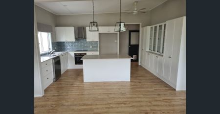 4 Bed Unit (Upstairs) - TANILBA BAY - Photo 4