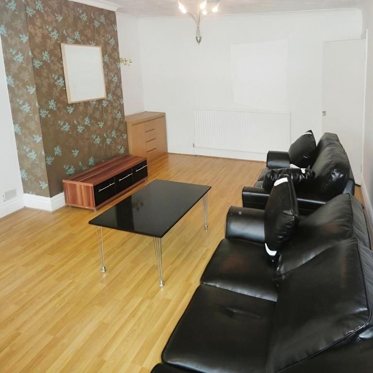 4 bedroom semi-detached house to rent - Photo 1
