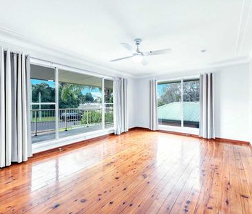 Spacious 3-Bedroom Home in Prime Location - Photo 2