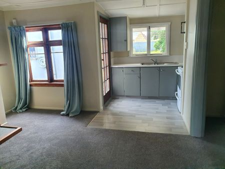 Lyndon Road East , Akina - Photo 2