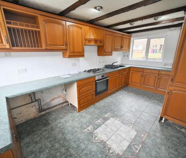4 bedroom end of terrace house to rent - Photo 6