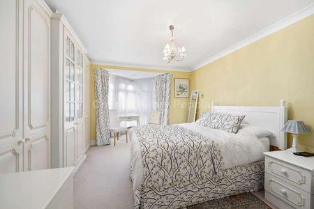 Riverside Gardens, Finchley, N3 - Photo 2