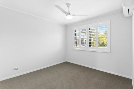 *Water Included* Beautiful 3 Bedroom Townhouse in New Farm - Photo 5