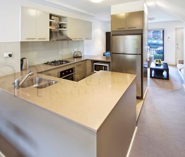 STYLISH TOWNHOUSE LIVING IN THE HEART OF DRUMMOYNE! - Photo 3