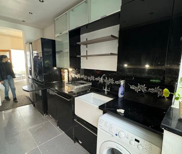 5 Bed Detached House, Mitcham Road, E6 - Photo 5