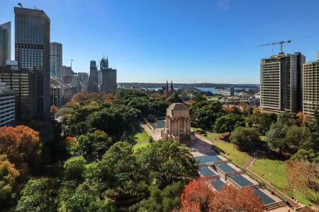 Luxury Two bedroom apartment with stunning uninterrupted views of Hyde Park - Photo 2