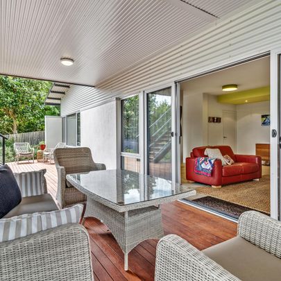Architect Designed Sustainable Family Home with Picturesque Views - Photo 1