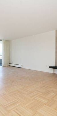 Spacious 3 bed 2 bath w/ balcony, fireplace, MOUNTAIN VIEW! - Photo 1