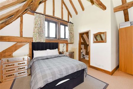 A delightful barn conversion set in lovely rural location, well presented throughout with good size rooms and a generous garden - Photo 5