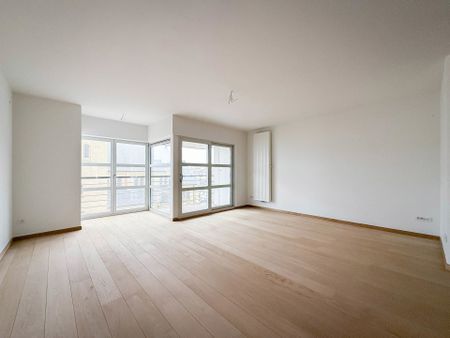 Zonnig, ongemeubeld appartement, gelegen op de Dumortierlaan - Photo 2