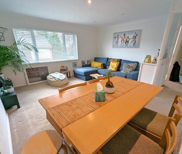 Thorsden Close, Woking, Surrey, GU22 - Photo 3