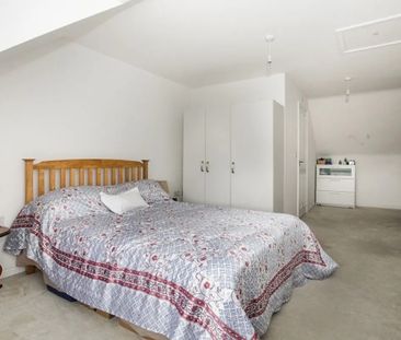 3 Bed Semi-Detached House, Verde Close, LU2 - Photo 3