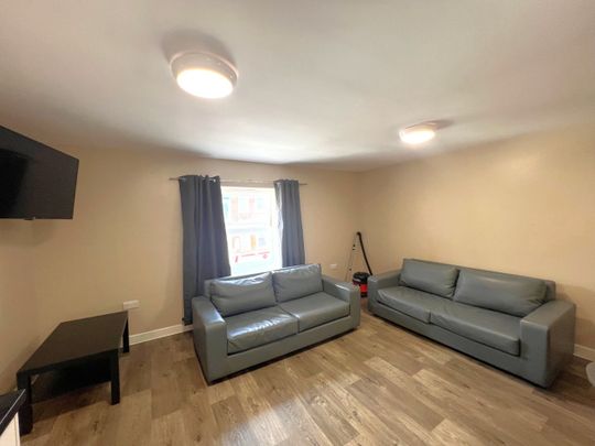 6 Bed Flat, Stokes Croft, BS1 - Photo 1