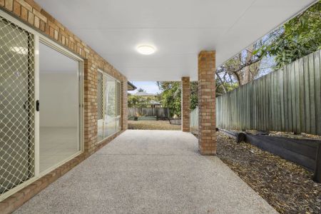 Large Open-Plan Home in Quiet Cul-de-Sac - Close to Shops & Transport - Photo 4