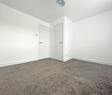 2 bedroom Town house to rent - Photo 6