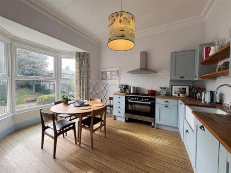 2 bedroom flat to rent - Photo 3