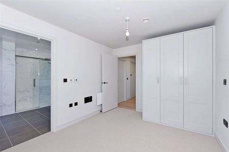 Stunning three bedroom penthouse with panoramic views. - Photo 2
