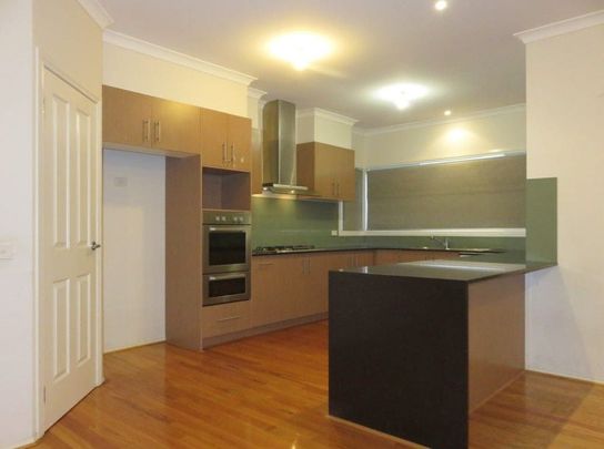 Spacious 4-Bedroom Home with Modern Amenities in Epping - Photo 1
