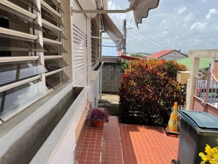 Location Maison 67.11m² 3 pièces Fort de france - Photo 4
