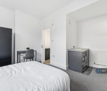 1 bedroom in a house share to rent - Photo 6