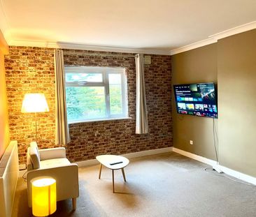 1 Bed Flat, Merton Mansions, SW20 - Photo 1