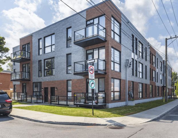 7070 Cote Saint Luc Road | 7070 Cote Saint Luc Road, Montreal - Photo 1