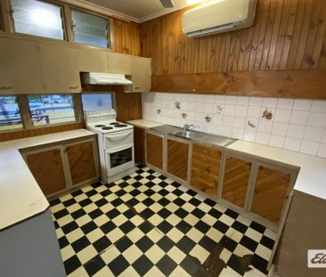 3-Bedroom Home in Katherine South – Spacious Yard & Great Entertain... - Photo 4