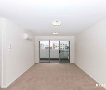 Times Square - Photo 1