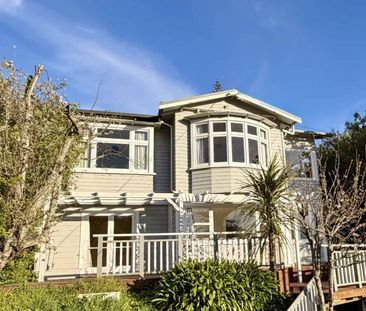 Character-Filled 4 Bedroom Family Home with Stunning Nelson Views - Photo 5